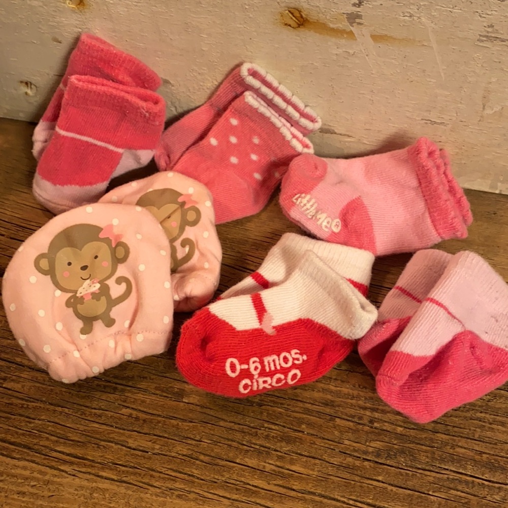 🛼3/$20🛼 newborn socks/mittens